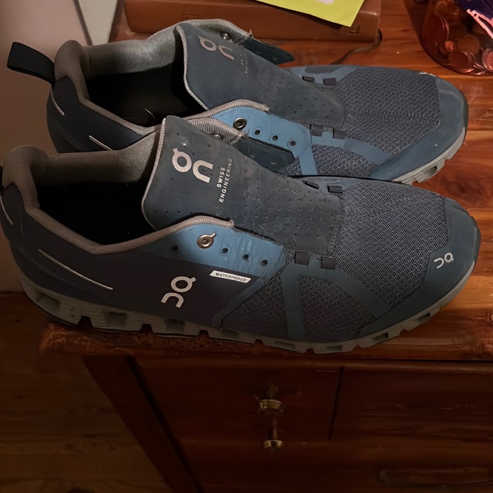 On cloud men shoes size 11